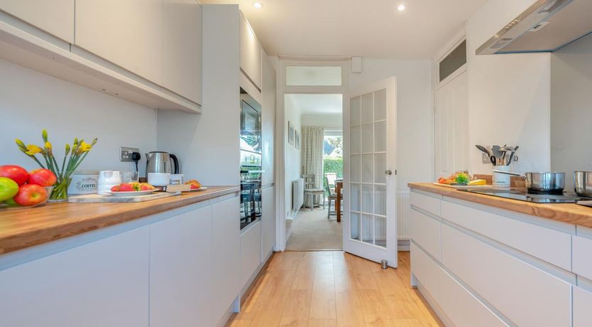 Photo of 3 Bed in Tenby