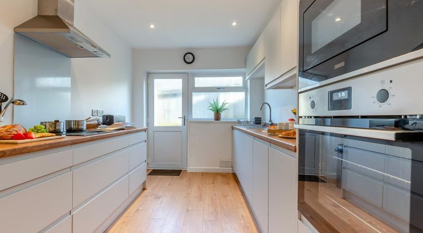 Photo of 3 Bed in Tenby