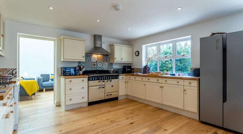 Photo of 5 Bed in Yarmouth