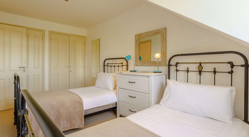 Photo of 5 Bed in Yarmouth