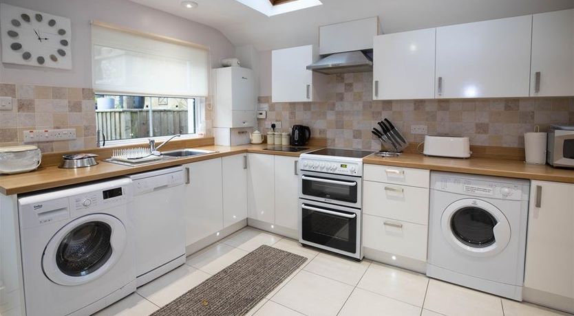 Photo of 3 Bed in Tenby