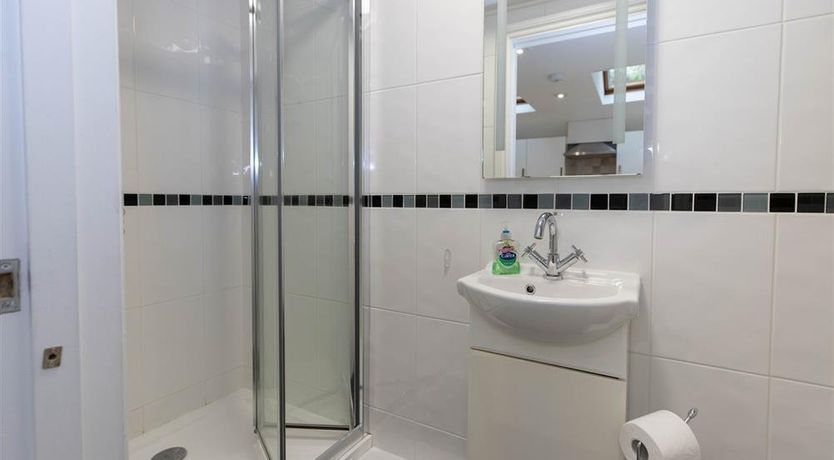 Photo of 3 Bed in Tenby