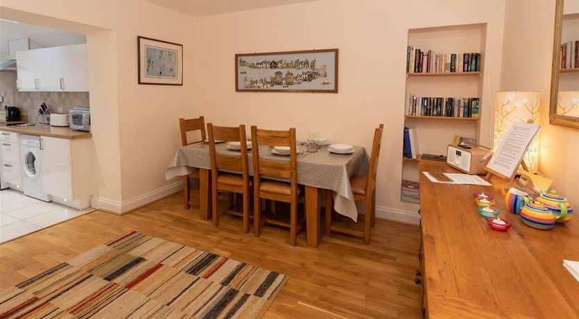 Photo of 3 Bed in Tenby