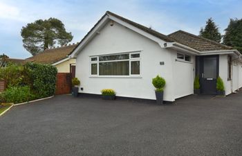 2 Bed in Ferndown Holiday Cottage