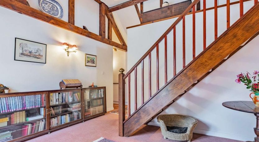 Photo of 5 Bed in Thorpe