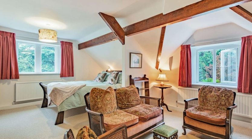 Photo of 5 Bed in Thorpe