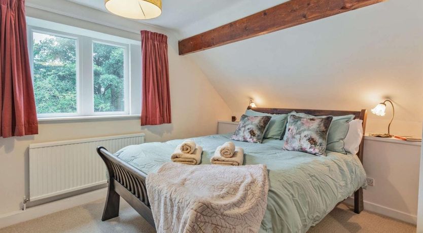 Photo of 5 Bed in Thorpe