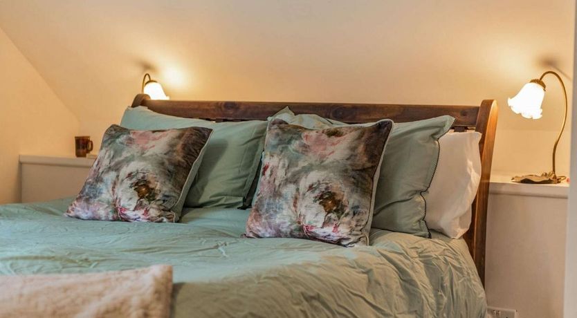 Photo of 5 Bed in Thorpe