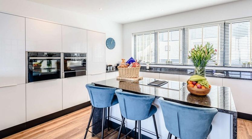 Photo of 5 Bed in Westward Ho