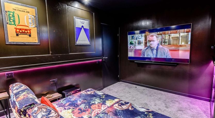 Photo of 5 Bed in Westward Ho