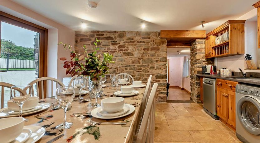 Photo of 4 Bed in Llangadog