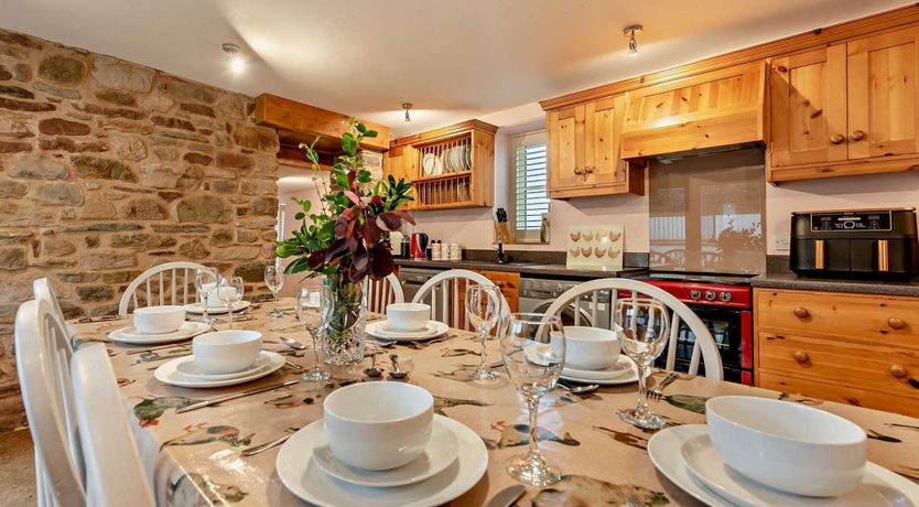 Photo of 4 Bed in Llangadog