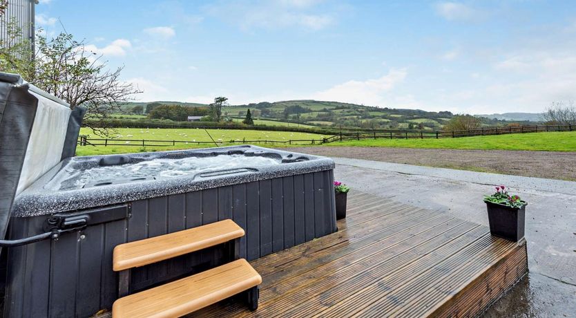 Photo of 4 Bed in Llangadog