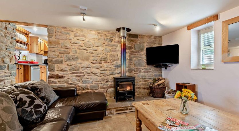 Photo of 4 Bed in Llangadog