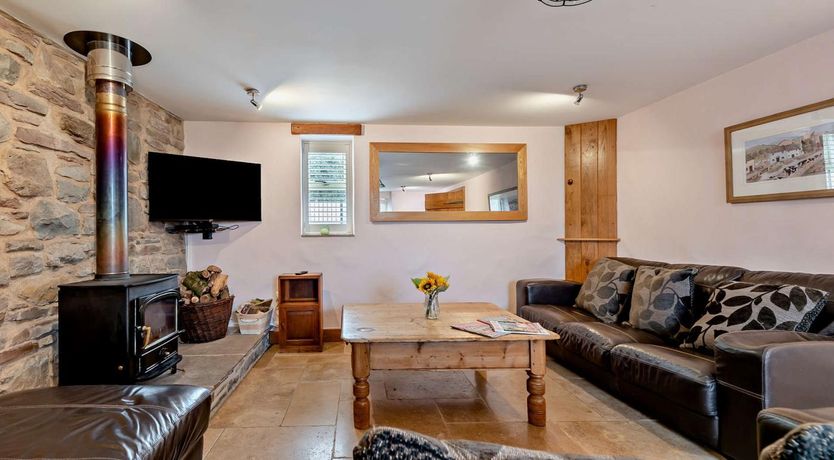 Photo of 4 Bed in Llangadog