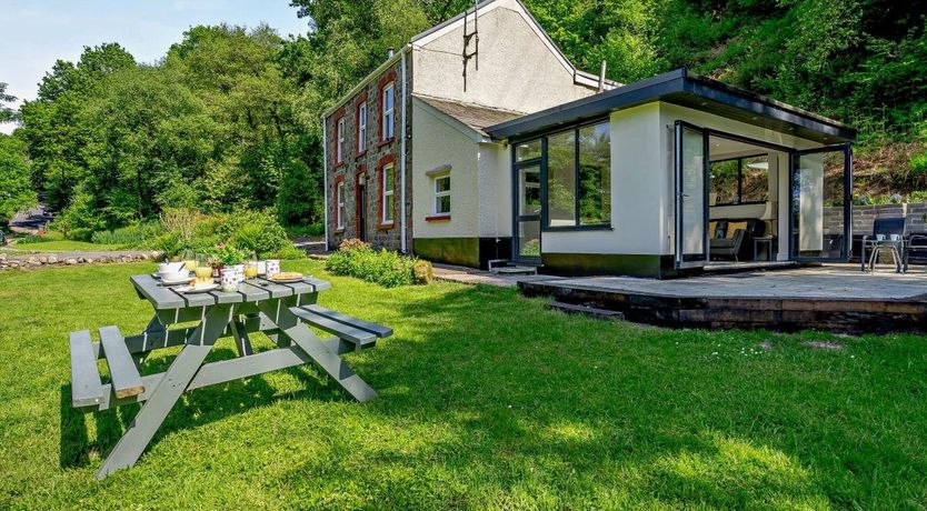 Photo of 4 Bed in Ystradgynlais