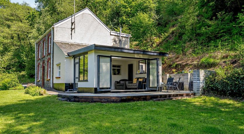 Photo of 4 Bed in Ystradgynlais