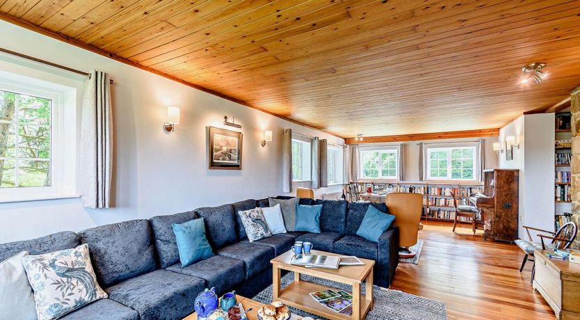 Photo of 8 Bed in Low Grantley