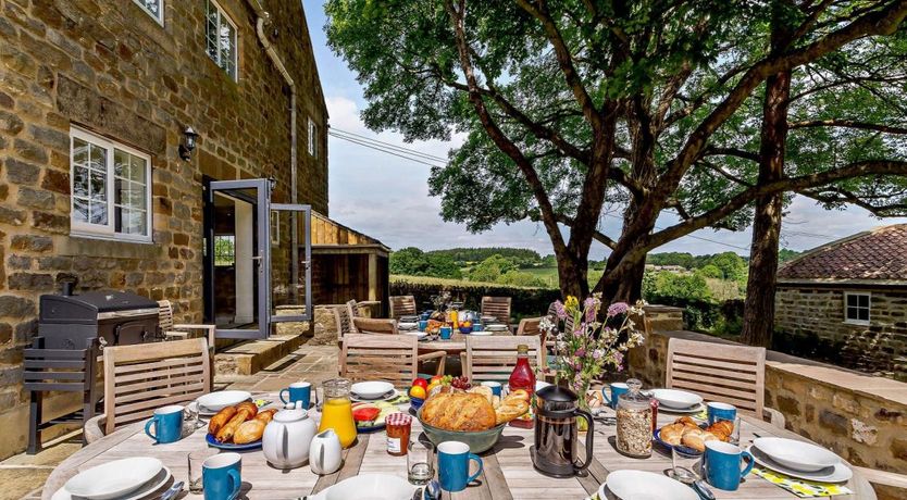 Photo of 8 Bed in Low Grantley