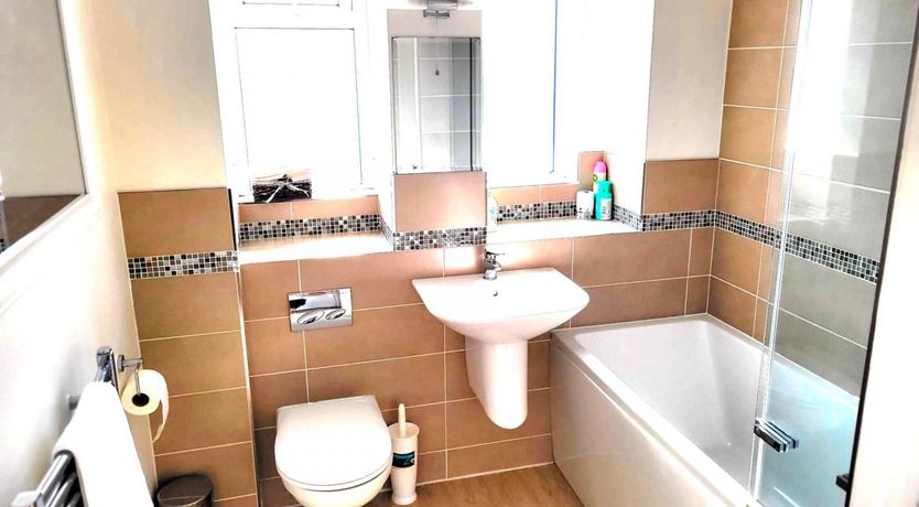 Photo of 2 Bed in Tenby