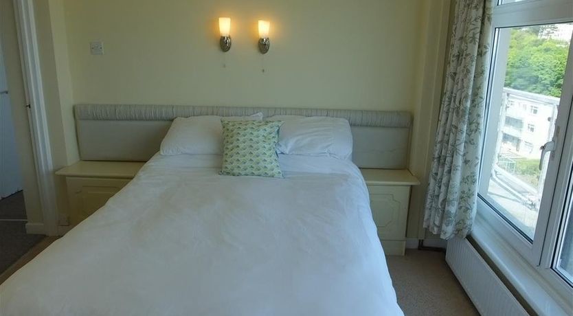 Photo of 2 Bed in Tenby