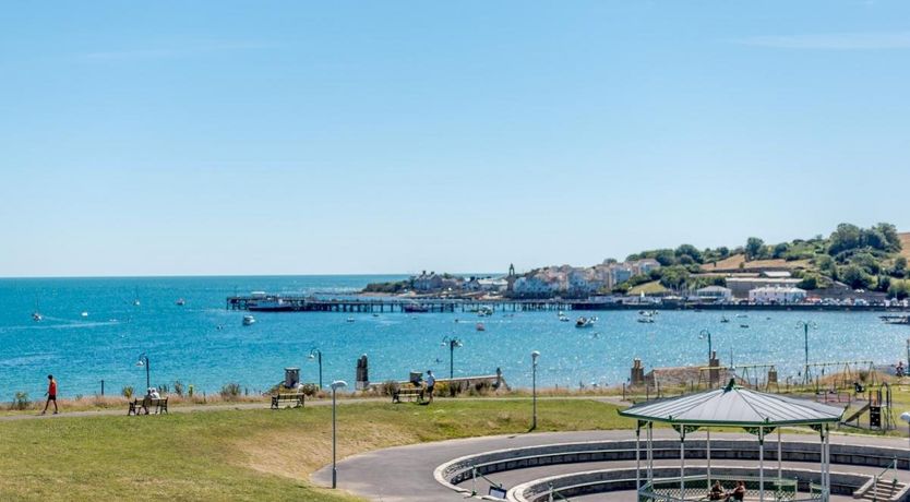 Photo of 4 Bed in Swanage