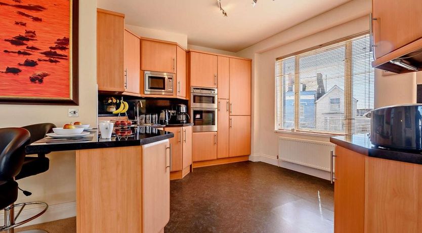 Photo of 5 Bed in Tenby