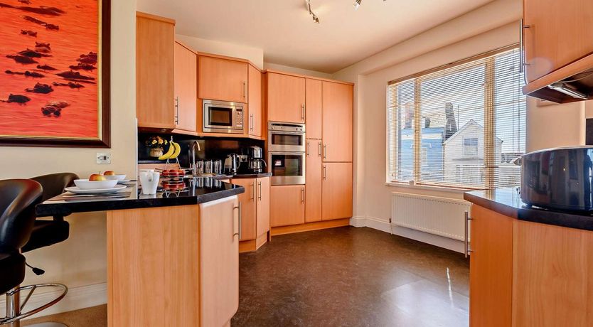 Photo of 5 Bed in Tenby