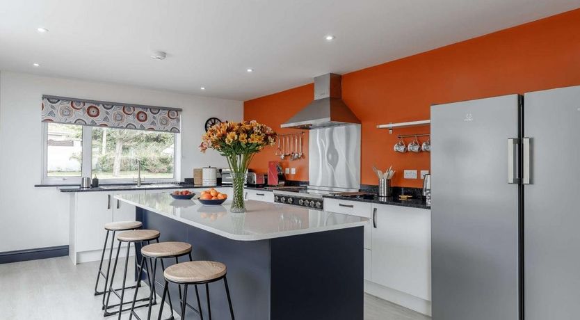 Photo of 5 Bed in Gulval