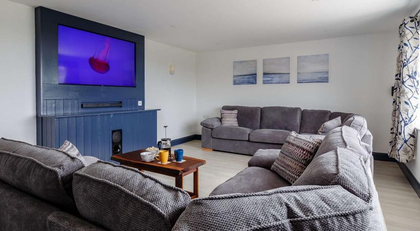 Photo of 5 Bed in Gulval