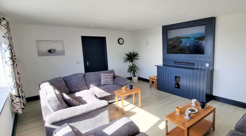 Photo of 5 Bed in Gulval