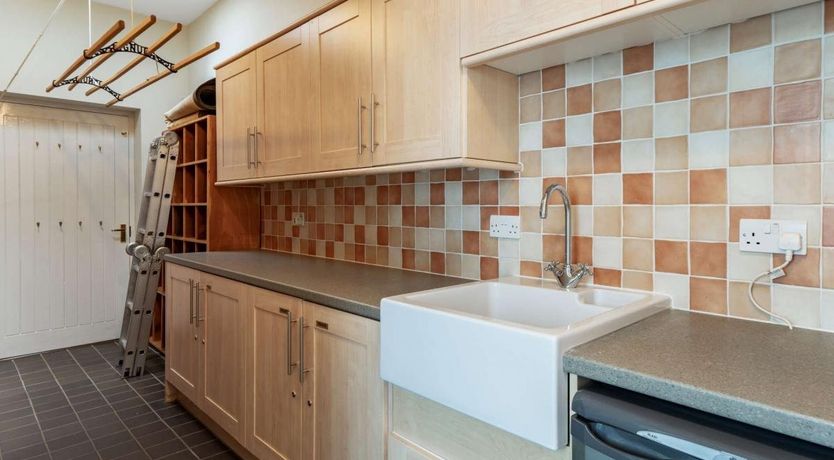 Photo of 8 Bed in Redmain