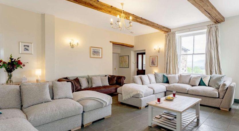 Photo of 8 Bed in Redmain