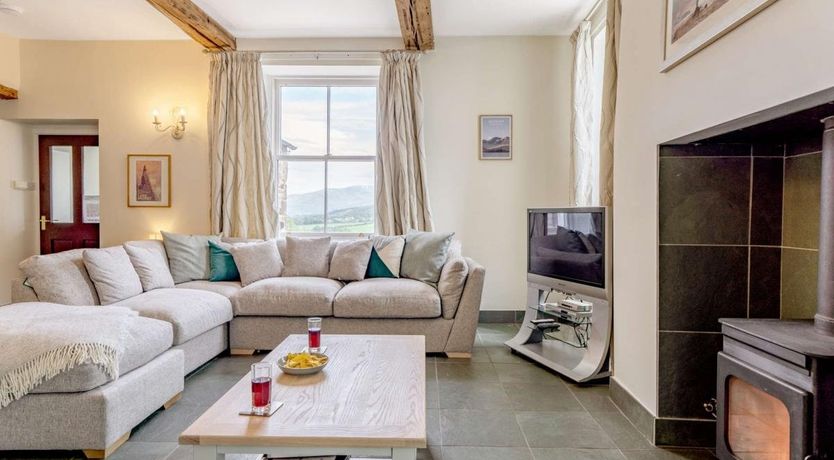 Photo of 8 Bed in Redmain