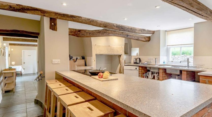 Photo of 8 Bed in Redmain