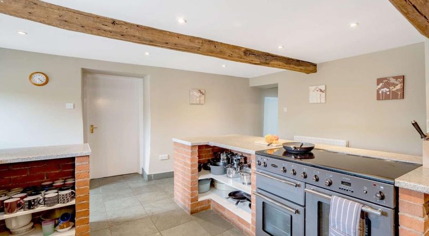 Photo of 8 Bed in Redmain