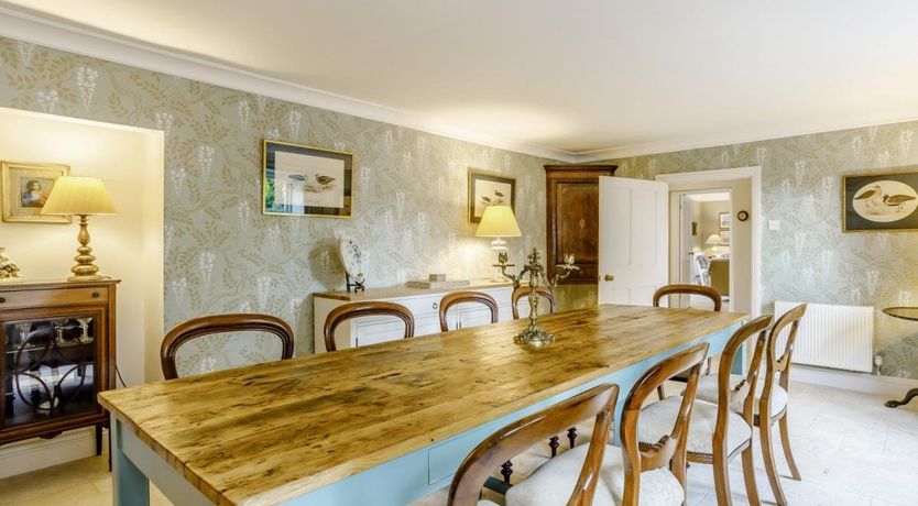 Photo of 5 Bed in Holton