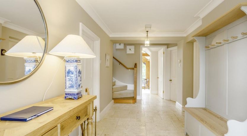 Photo of 5 Bed in Holton