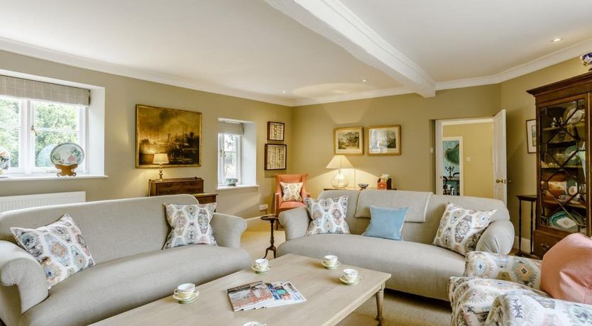 Photo of 5 Bed in Holton