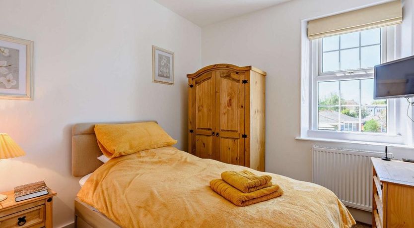 Photo of 3 Bed in Aldwick