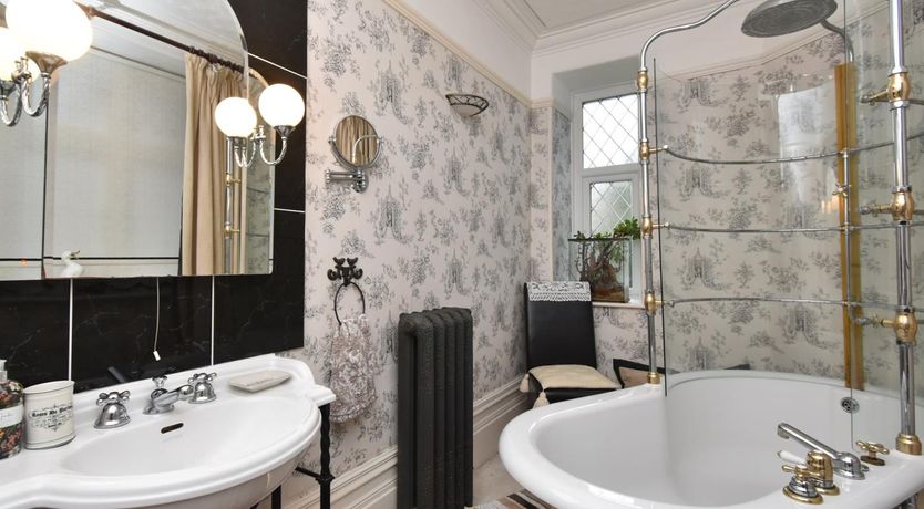 Photo of 1 Bed in Goodwick