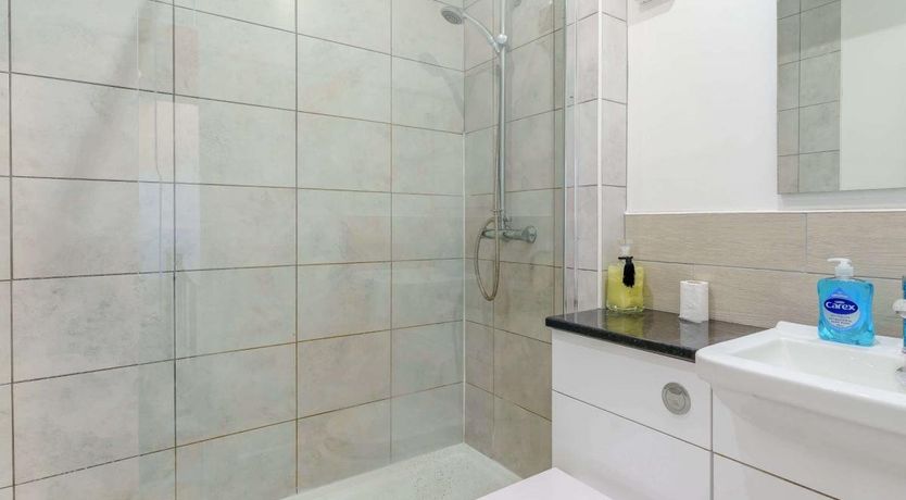 Photo of 1 Bed in Tenby