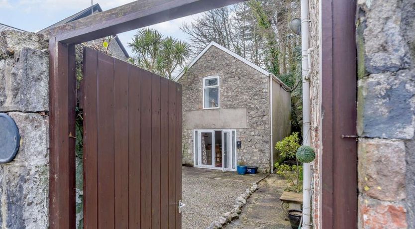 Photo of 1 Bed in Tenby