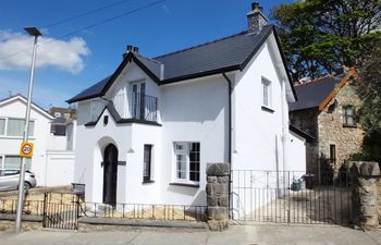 2 Bed in Tenby Holiday Cottage