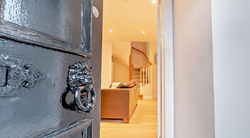 Photo of 2 Bed in Tenby