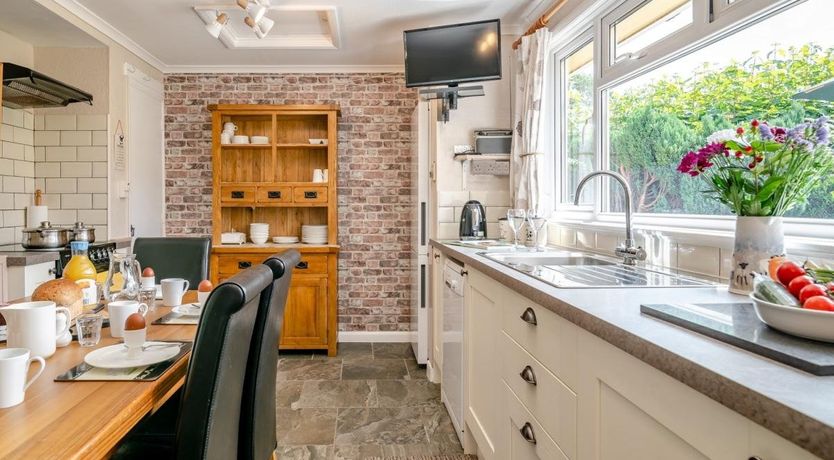 Photo of 3 Bed in Cantref