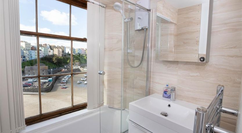 Photo of 3 Bed in Tenby