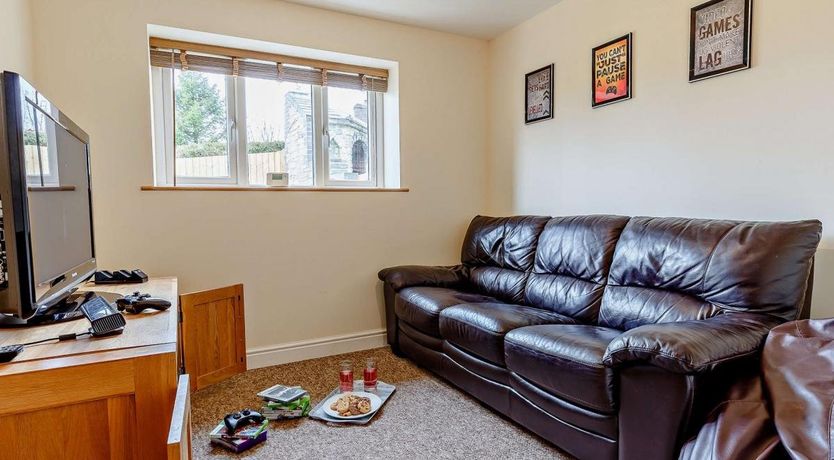 Photo of 4 Bed in Darite