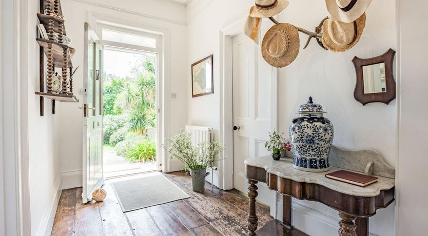 Photo of 5 Bed in Ventnor