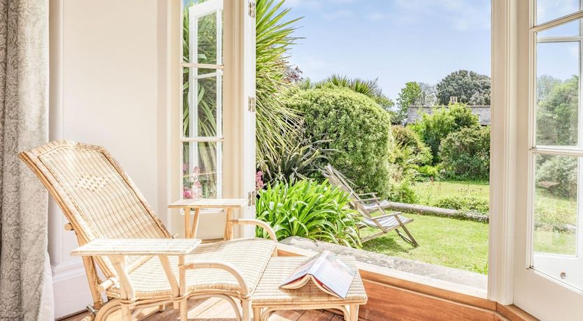 Photo of 5 Bed in Bonchurch